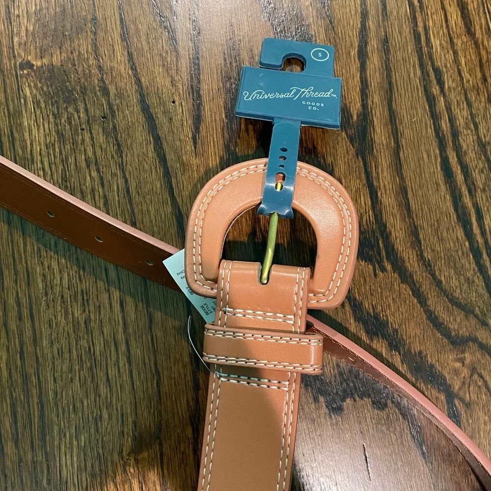 Women's Covered Buckle Thick Belt - Universal Thread™ - Picture 2 of 3